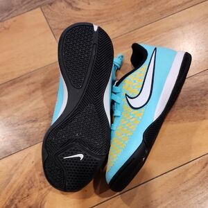 Nike JR MAGISTA ONDA IC Blue and Yellow Athletic Shoes